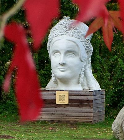 251018 Amalie inm Herbst